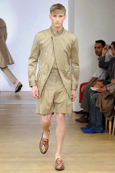 Look 17